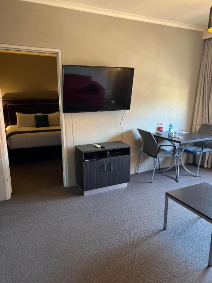 Mantra Pavilion Hotel Уогга-Уогга Экстерьер фото
